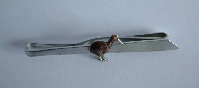 1930's New Zealand chromed enamelled kiwi tie clip slide
